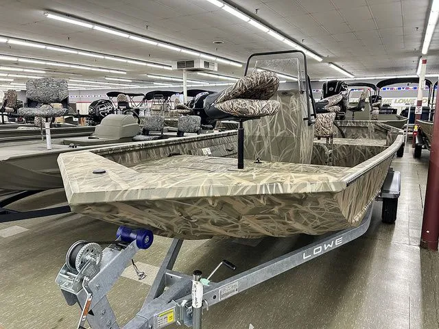 Slide: The Image of Lowe Roughneck RX1870 Pathfinder 2026 - 3