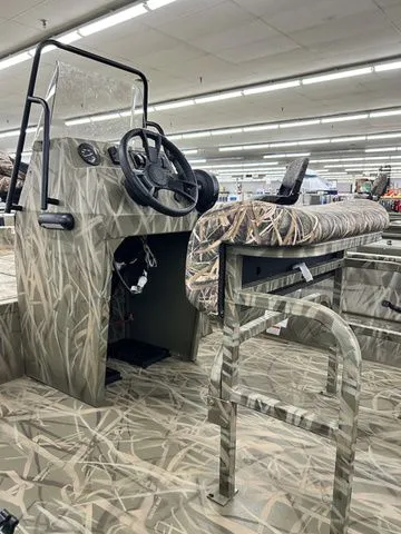 Slide: The Image of Lowe Roughneck RX1870 Pathfinder 2026 - 6