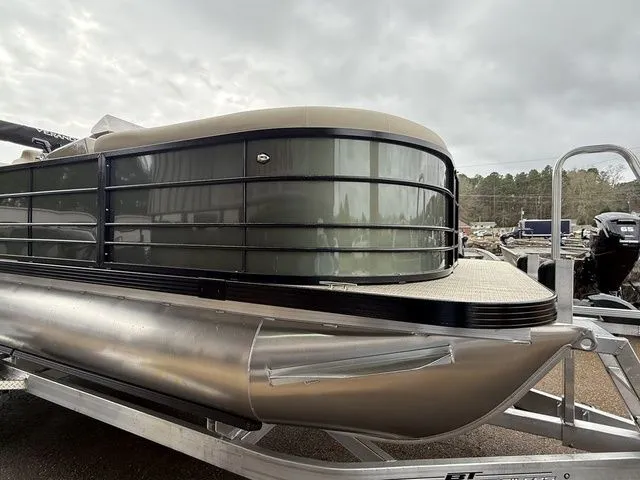 Slide: The Image of Veranada Vista 22Xrc 2026 - 3