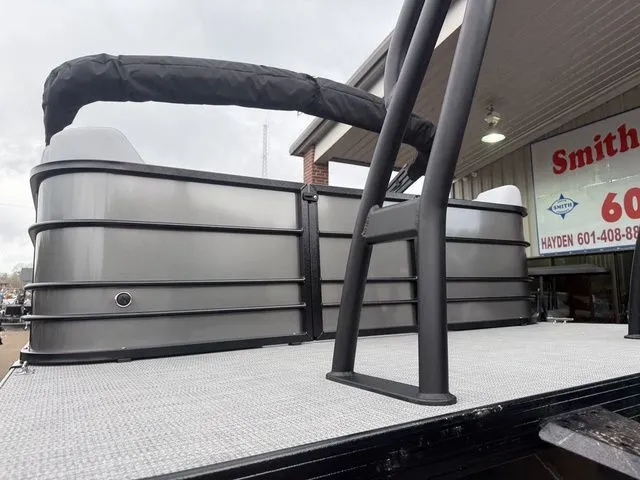 Slide: The Image of Veranda Vista 22XRC 2026 - 12