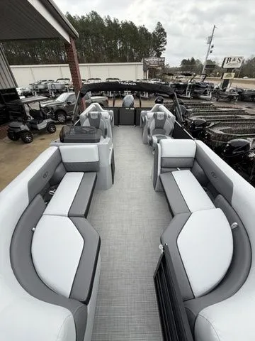 Slide: The Image of Veranda Vista 22XRC 2026 - 15