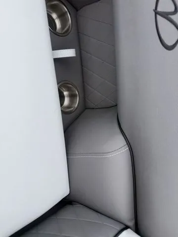 Slide: The Image of Veranda Vista 22XRC 2026 - 16