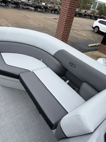 Slide: The Image of Veranda Vista 22XRC 2026 - 17