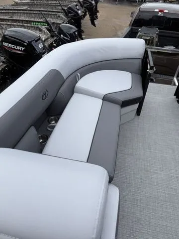 Slide: The Image of Veranda Vista 22XRC 2026 - 18