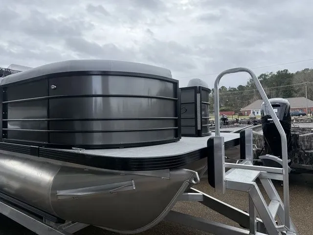 Slide: The Image of Veranda Vista 22XRC 2026 - 3