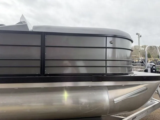 Slide: The Image of Veranda Vista 22XRC 2026 - 4