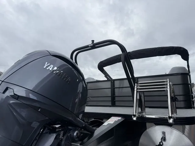 Slide: The Image of Veranda Vista 22XRC 2026 - 6