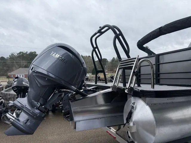 Slide: The Image of Veranda Vista 22XRC 2026 - 7