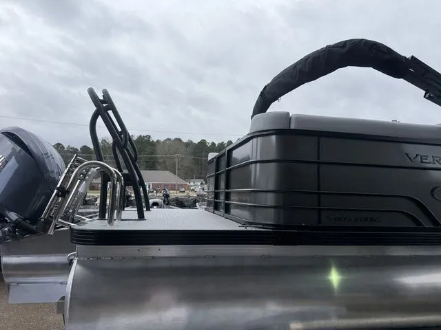 Slide: The Image of Veranda Vista 22XRC 2026 - 8