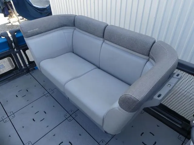 Slide: The Image of Sea-Doo Switch 16 2023 - 13