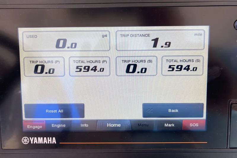 Slide: The Image of Yamaha display showing trip data for 2019 Pursuit S 288 Sport boat. - 35