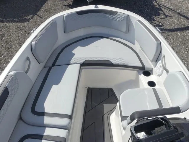 Slide: The Image of Bayliner Element M15 2023 - 11