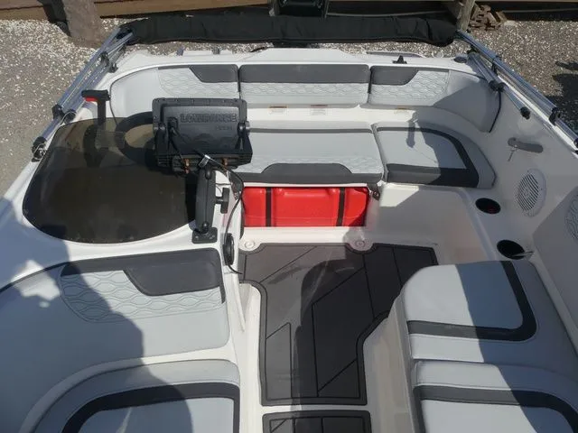 Slide: The Image of Bayliner Element M15 2023 - 12