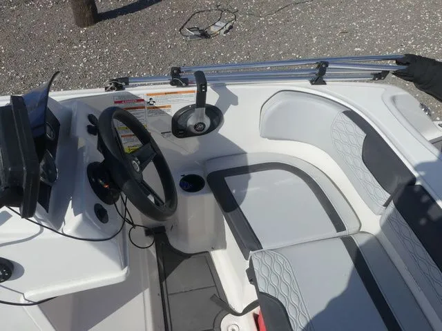 Slide: The Image of Bayliner Element M15 2023 - 13