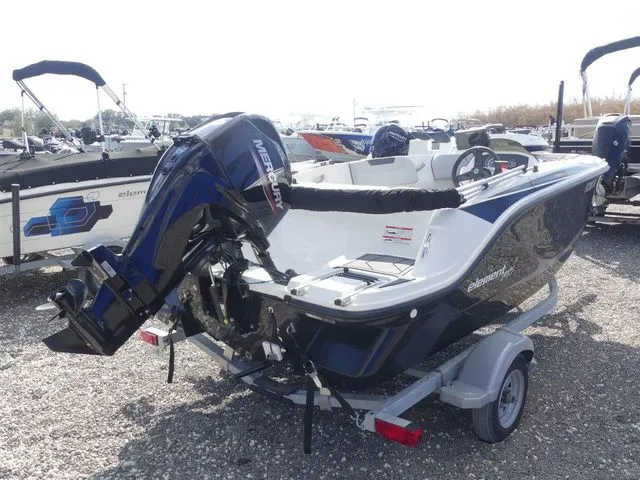 Slide: The Image of Bayliner Element M15 2023 - 4