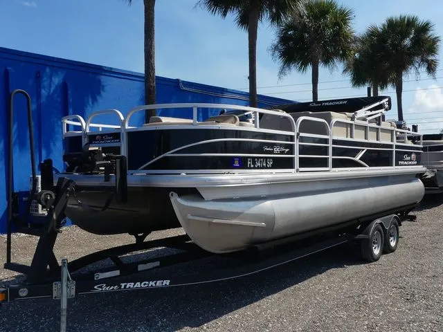 The Image of Sun Tracker Fishin' Barge 22 DLX 2019 - undefined