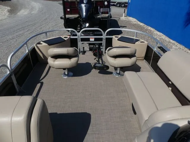 Slide: The Image of Sun Tracker Fishin' Barge 22 DLX 2019 - 14