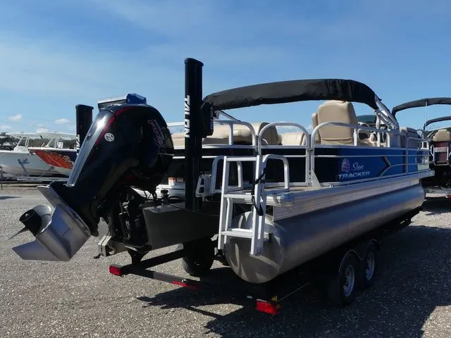Slide: The Image of Sun Tracker Fishin' Barge 22 DLX 2019 - 4