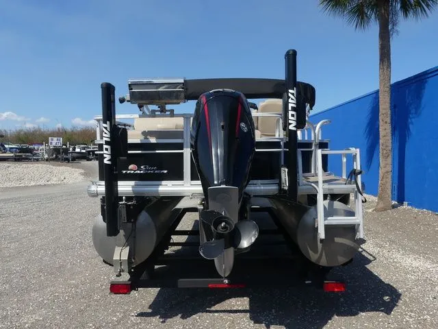 Slide: The Image of Sun Tracker Fishin' Barge 22 DLX 2019 - 5