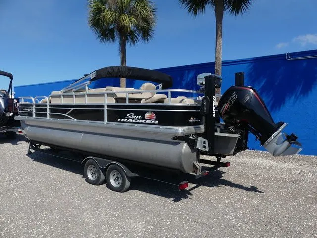 Slide: The Image of Sun Tracker Fishin' Barge 22 DLX 2019 - 6