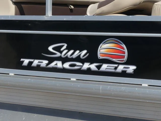 Slide: The Image of Sun Tracker Fishin' Barge 22 DLX 2019 - 7