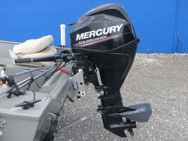 Slide: The Image of Crestliner 1450 Discovery Tiller 2017 - 8