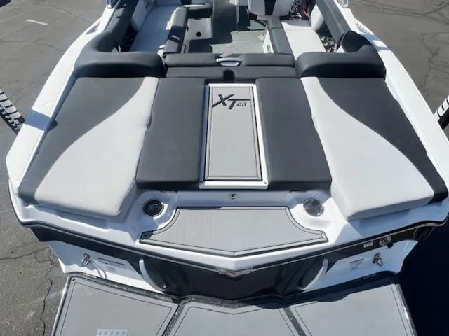 Slide: The Image of MasterCraft XT23 2017 - 10