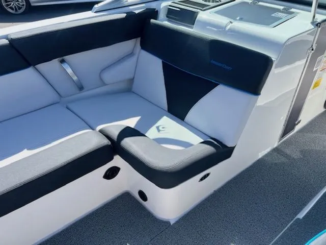 Slide: The Image of MasterCraft XT23 2017 - 13