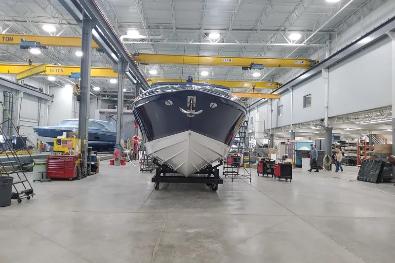 Slide: The Image of 2026 Formula 430 Super Sport Crossover in a spacious boat manufacturing facility. - 6