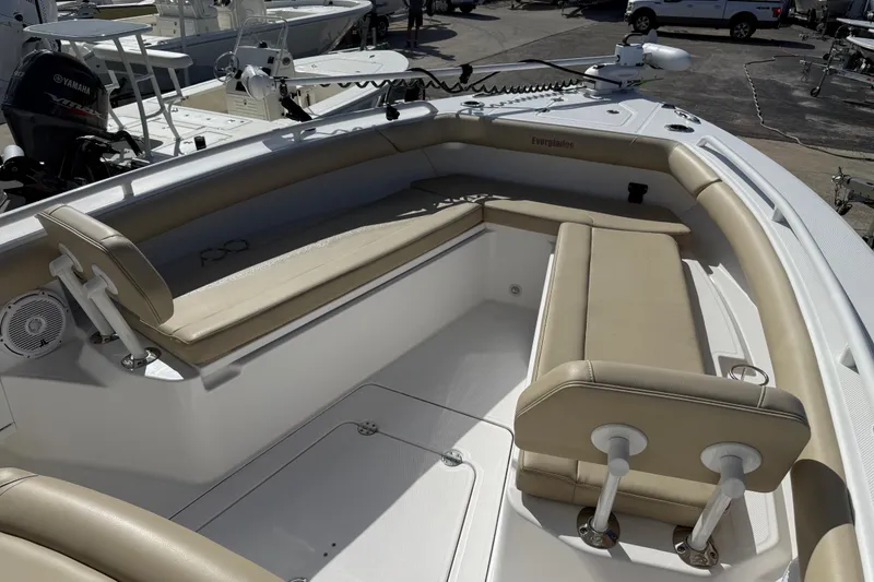Slide: The Image of 2020 Everglades 273 Center Console boat with beige seating and spacious deck. - 32