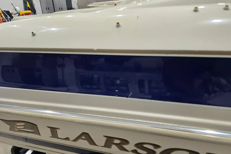 Slide: The Image of 2004 Larson LXi 190 boat, close-up of side detailing and logo. - 10