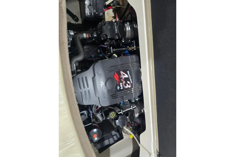 Slide: The Image of 2004 Larson LXi 190 boat engine, featuring a Mercury 4.3 MPI motor. - 16