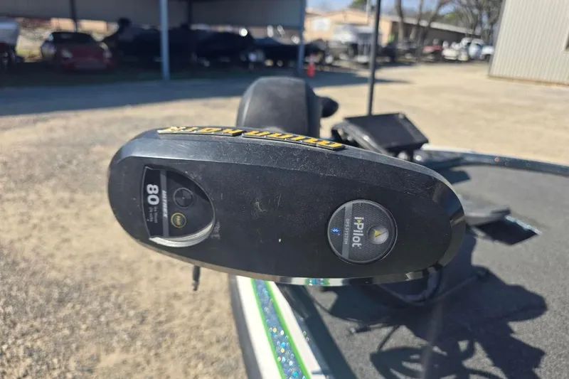 Slide: The Image of 2018 Nitro Z18 Tracker boat with Minn Kota i-Pilot trolling motor. - 9