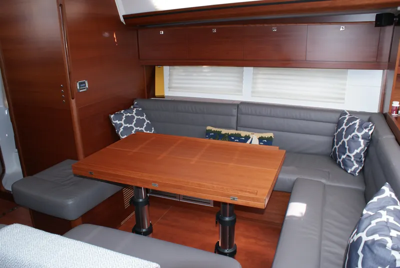 Slide: The Image of Salon Table - 4