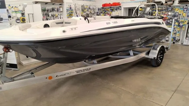 The Image of Hurricane SunDeck Sport 185 OB 2025 - 1