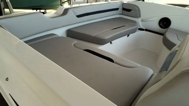 Slide: The Image of Hurricane SunDeck Sport 205 OB 2025 - 10