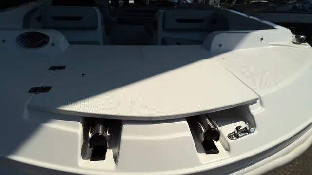 Slide: The Image of Hurricane SunDeck Sport 205 OB 2025 - 4