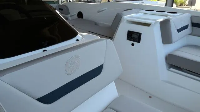 Slide: The Image of Hurricane SunDeck Sport 205 OB 2025 - 6