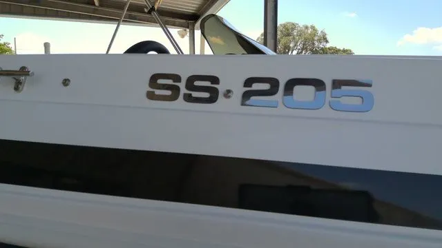 Slide: The Image of Hurricane SunDeck Sport 205 OB 2025 - 7