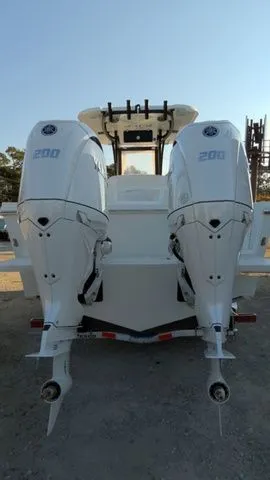 Slide: The Image of Parker Marine 2600 Center Console 2025 - 3