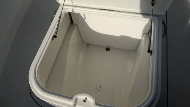 Slide: The Image of Parker Marine 2600 Center Console 2025 - 30