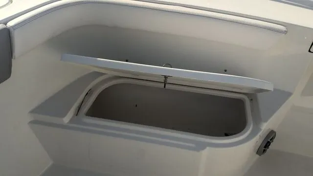 Slide: The Image of Parker Marine 2600 Center Console 2025 - 32