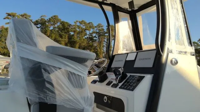 Slide: The Image of Parker Marine 2600 Center Console 2025 - 6