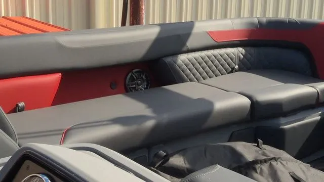 Slide: The Image of Godfrey Sweetwater 2286 SB 27" Impact Center Tube Package 2026 - 11