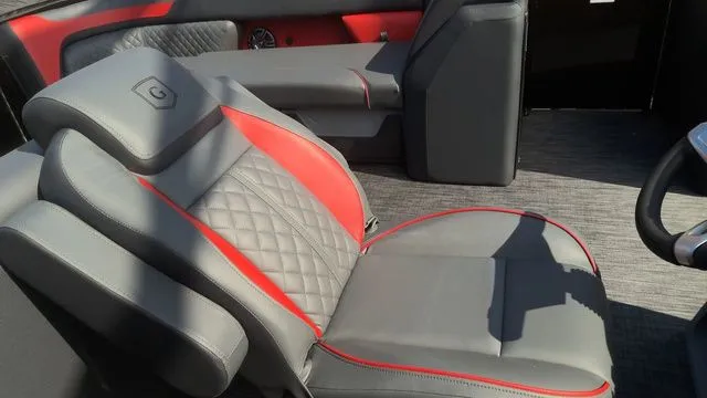 Slide: The Image of Godfrey Sweetwater 2286 SB 27" Impact Center Tube Package 2026 - 6