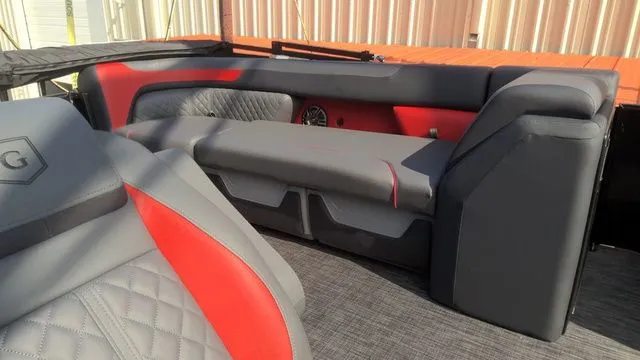 Slide: The Image of Godfrey Sweetwater 2286 SB 27" Impact Center Tube Package 2026 - 7