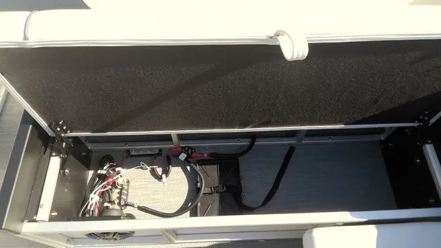 Slide: The Image of Godfrey Sweetwater 2286 SFL Sport Tube 27 In. Package 2026 - 12