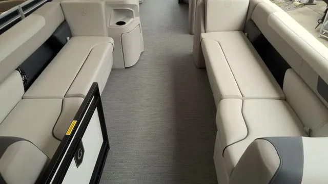 Slide: The Image of Godfrey Sweetwater 2286 SB 27" Impact Center Tube Package 2026 - 3