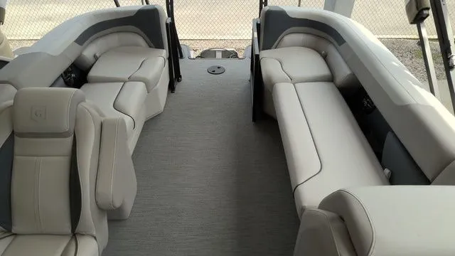 Slide: The Image of Godfrey Sweetwater 2286 SB 27" Impact Center Tube Package 2026 - 7