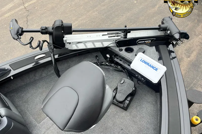 Slide: The Image of 2026 Tracker Targa V-18 WT boat with Minn Kota motor and Lowrance equipment. - 8